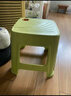 网红塑料凳子30.5cm客厅防滑凳餐桌凳简约可摞叠便携凳浴室凳 绿色【两种款式随机发】 （一个装） 实拍图