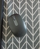 罗技（Logitech）M196 无线蓝牙鼠标 办公鼠标 笔记本商务办公家用 小巧便携 对称手型 石墨灰 实拍图