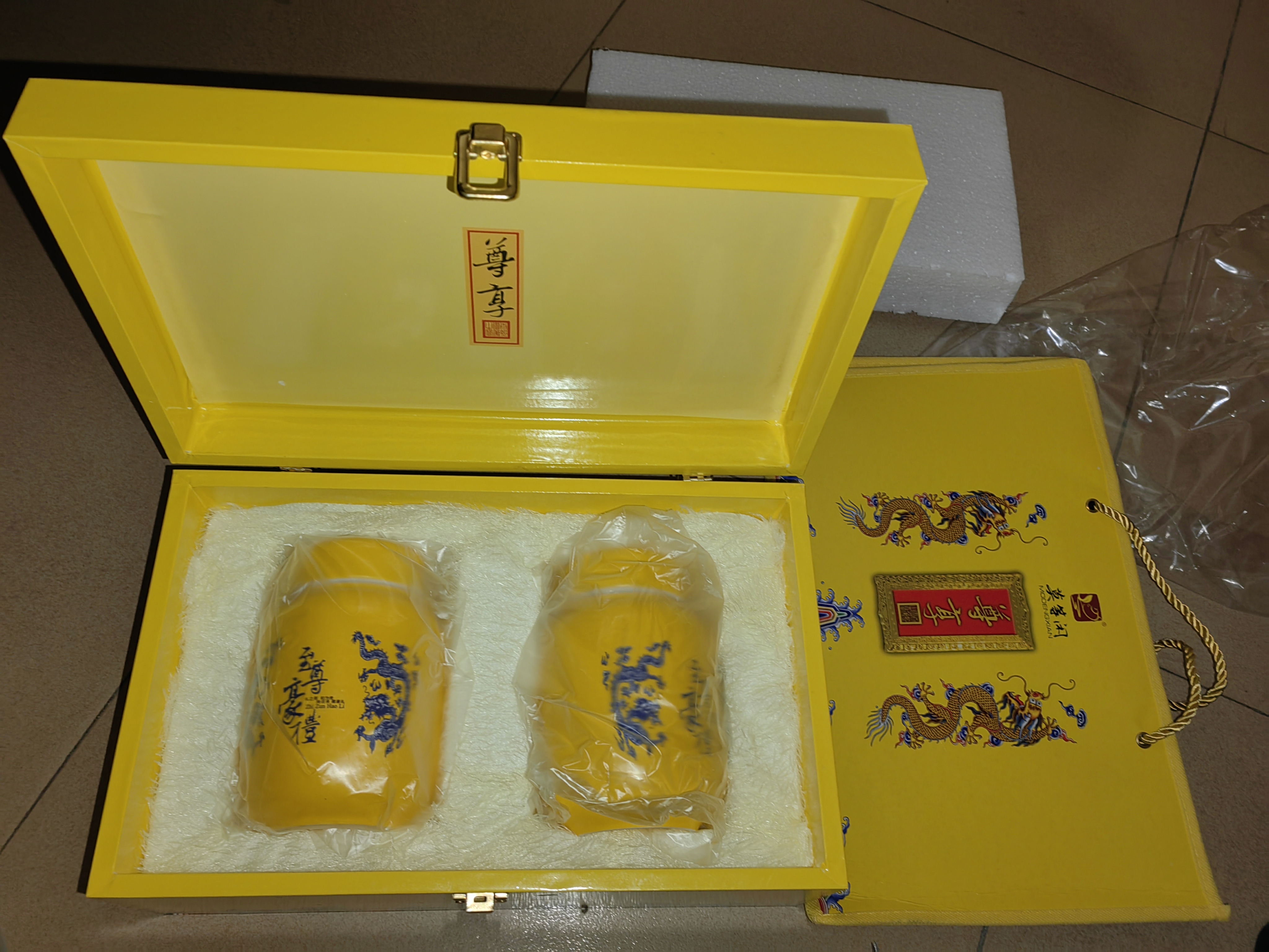 莫等闲（MODENGXIAN）实木礼盒送礼春茶武夷山特级黄芽金骏眉红茶茶叶双瓷罐250g礼盒装 实拍图
