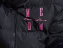 MEDM【王鹤棣同款】 国潮字母刺绣保暖立领羽绒服冬季外套 黑色粉字 2XL 实拍图