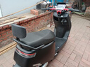 永久电动摩托车 老国货高配大功率智能长续航踏板电动车72V20Ah 圆灯系列 黑武士 实拍图