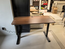 喜米莱【热卖款式】电动升降桌电脑电竞桌台式学习书桌实木办公直播桌子 【单电机】胡桃色+黑腿18mm桌面 长120宽60高75cm 实拍图