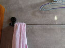 吸盘毛巾架免打孔卫生间置物架浴室毛巾杆壁挂式厕所浴巾收纳挂架 黑色可伸缩【65-130cm】 实拍图