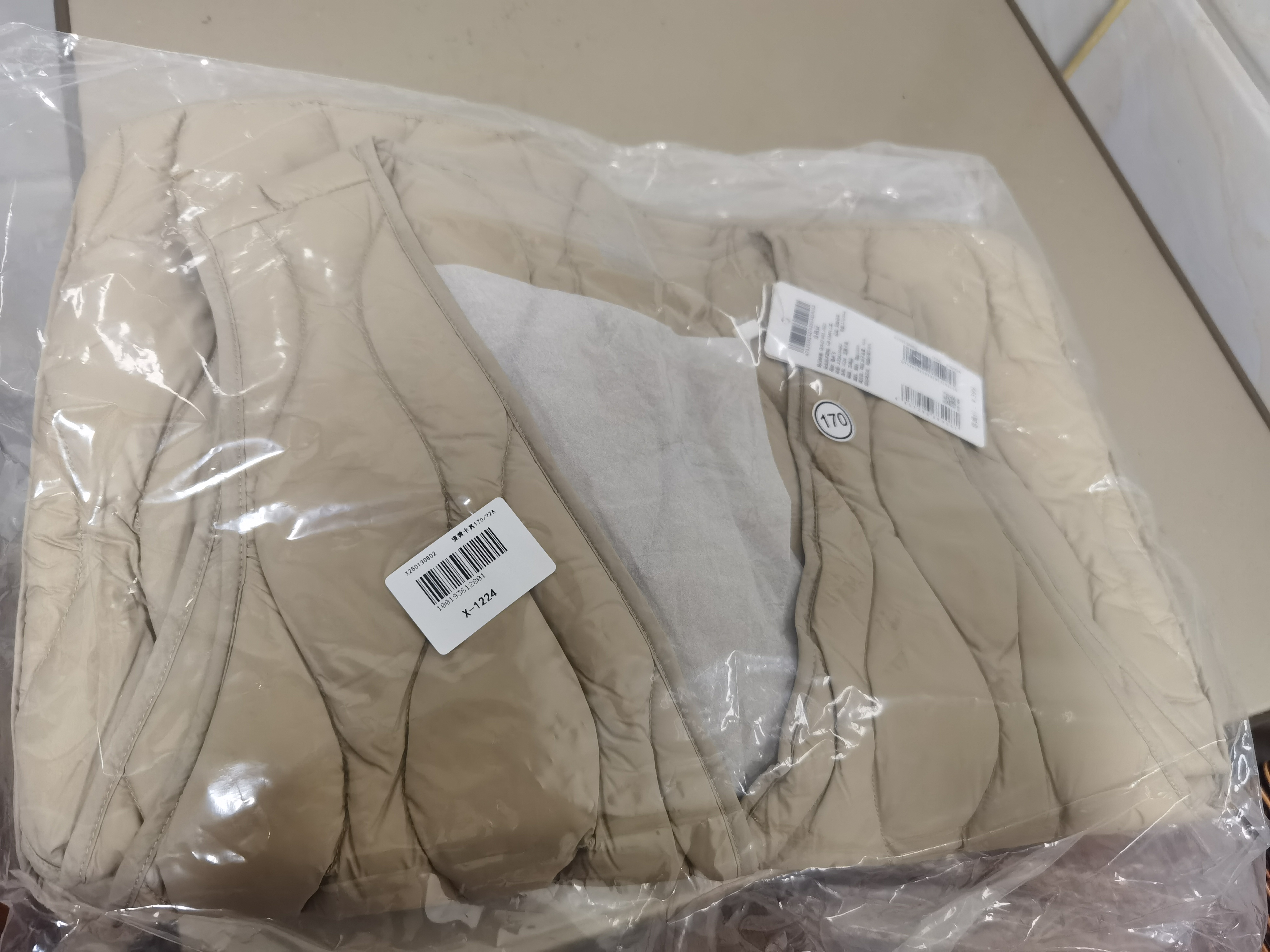 雪中飞经典新款V领轻薄显瘦羽绒马甲女士羽绒服轻盈蓬松保暖时尚 实拍图