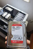 西部数据（WD）NAS机械硬盘 WD Red Plus 西数红盘 2TB 5400转 64MB SATA CMR垂直 NAS专用硬盘 3.5英寸 WD20EFPX 实拍图