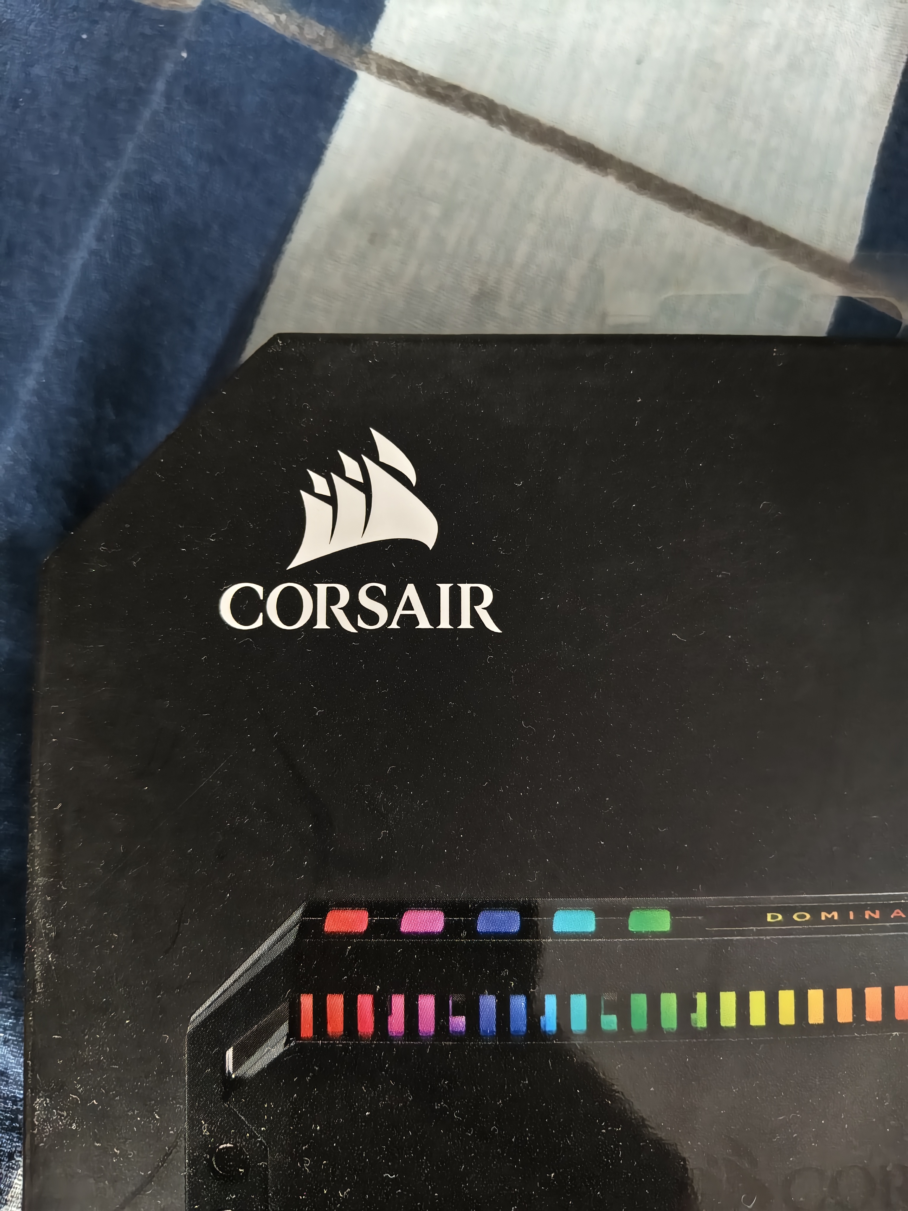 美商海盗船（USCORSAIR）16GB(8G×2)套装 DDR4 3200 台式机内存条 统治者铂金 RGB灯条 高端游戏条 实拍图