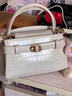 CHARLES&KEITH鳄鱼纹凯莉包手提斜挎婚包包女包生日礼物新年礼物CK2-50270880-1 Ivory象牙色 S 实拍图