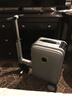 爱尔威（Airwheel）电动行李箱可骑行智能拉杆箱可坐可代步20英寸登机箱 豪华版一银 实拍图