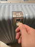 狄斯顿保罗行李箱大容量30英寸超大号结实耐用合金硬壳密码箱出国托运旅行箱 蓝色 【加厚加深铝框+全封闭干湿内衬】 28英寸  【USB+杯架+挂钩+支架】 实拍图