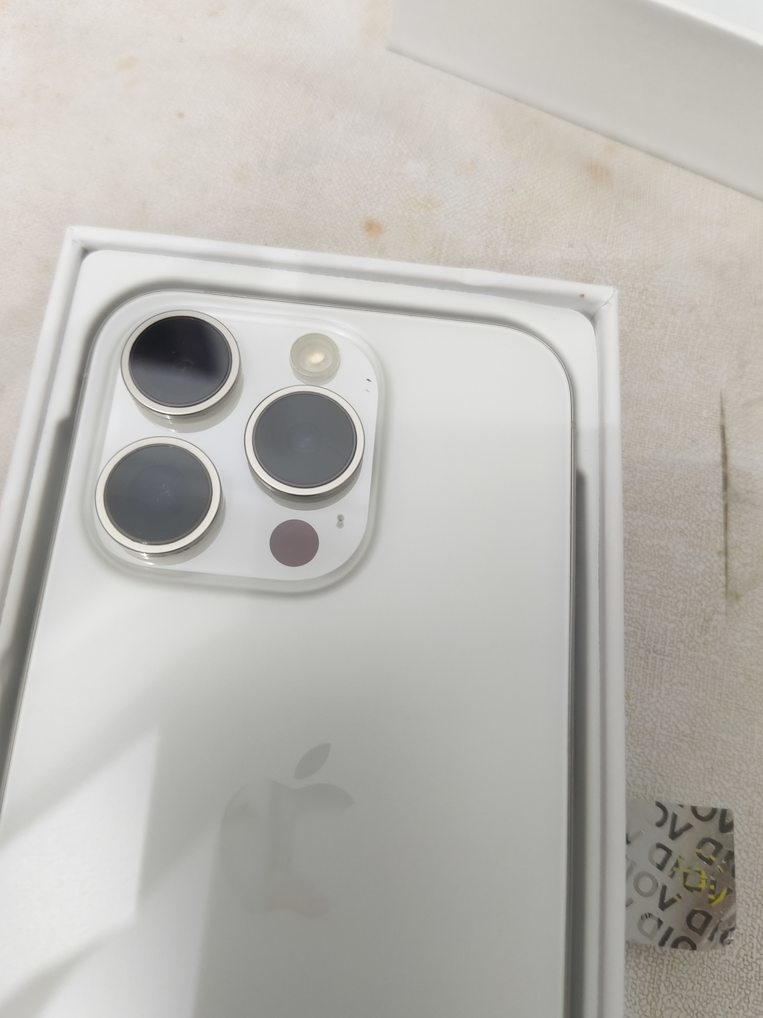 苹果【京配速发】苹果15pro iPhone15pro全网通5G 苹果手机 白色钛金属 6.1寸 512G 店保2年+配件礼包 实拍图