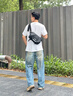 JEEP斜挎包男士大容量磁吸扣单肩包休闲胸包上班骑行旅行挎包邮差包 黑色【升级加大容量+可放11寸平板】 实拍图