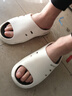 稻草人运动拖鞋男士气垫减震四季居家户外穿沙滩防滑踩屎感凉拖 白42-43 实拍图