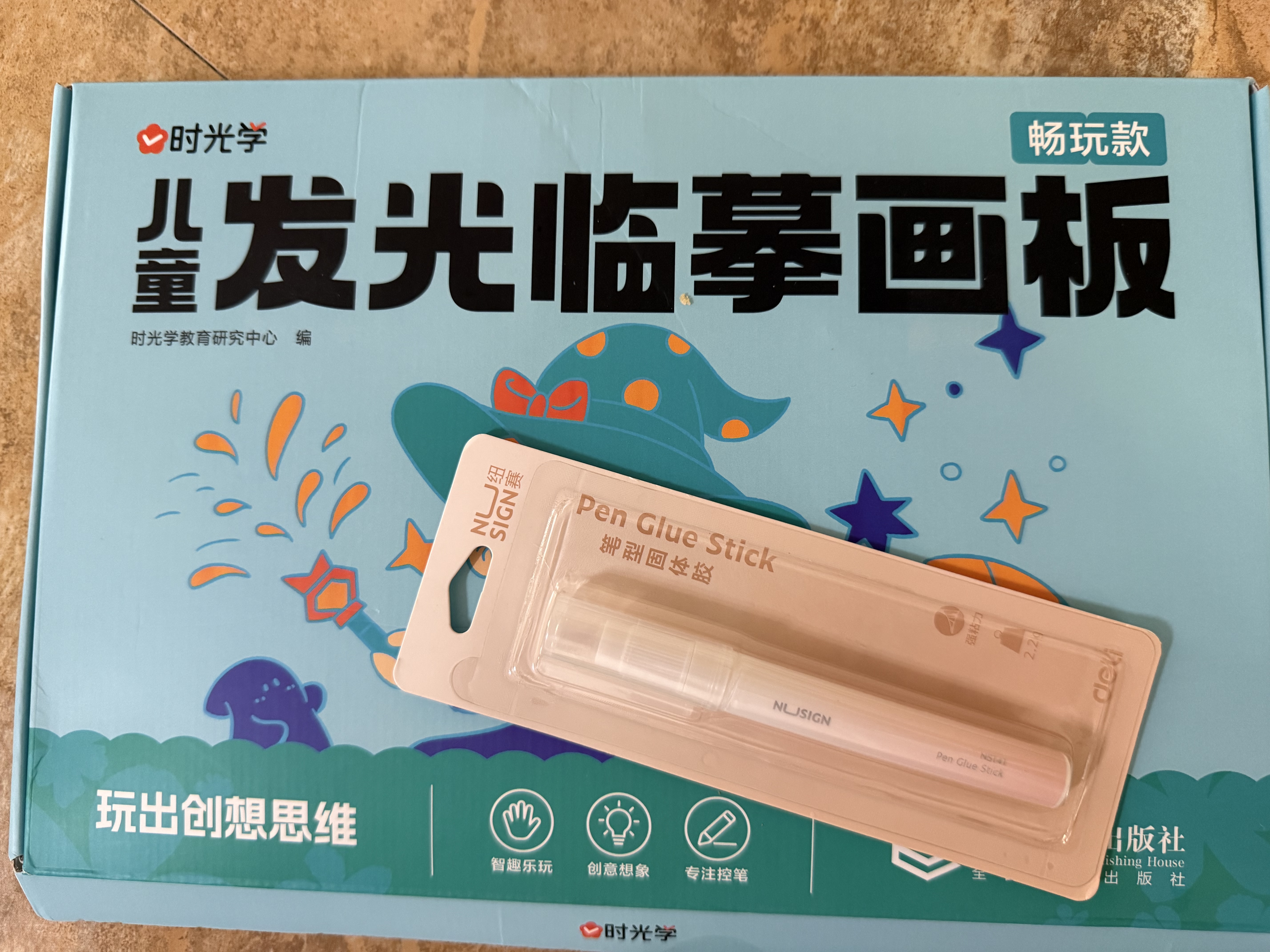 纽赛（NUSIGN）2.2g笔型ACR固体胶棒高粘度 无甲醛儿童手工胶棒 透明果冻胶棒 1支 清露粉NS141 得力旗下高端品牌 实拍图