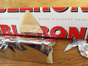 三角（Toblerone）瑞士白巧克力含蜂蜜及巴旦木糖100g 休闲零食糖果送男女友礼物 实拍图