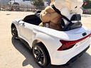 星辰皓奥迪儿童电动车四驱汽车遥控四轮宝宝玩具车可坐人童车RSGT 白色+四驱+遥控+摇摆+皮座+软轮 实拍图