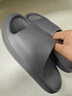 京东京造【泡泡云】踩屎感厚底轻盈防滑外穿拖鞋新款拖鞋男士 灰色44-45 实拍图