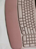 罗技（Logitech）Wave Combo 无线人体工学键鼠套装 垂直鼠标 无线蓝牙鼠标 办公键盘 无线键盘 蓝牙键盘 粉色 实拍图