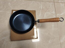 章丘铁锅手工小平底辅食锅煎锅烤肉锅煎蛋锅无涂层物理不粘锅炒锅平底锅 烤蓝木把 20cm 实拍图