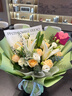 艾斯维娜鲜花速递向日葵混搭花束生日礼物全国同城配送 11朵香槟玫瑰+百合混搭花束 实拍图