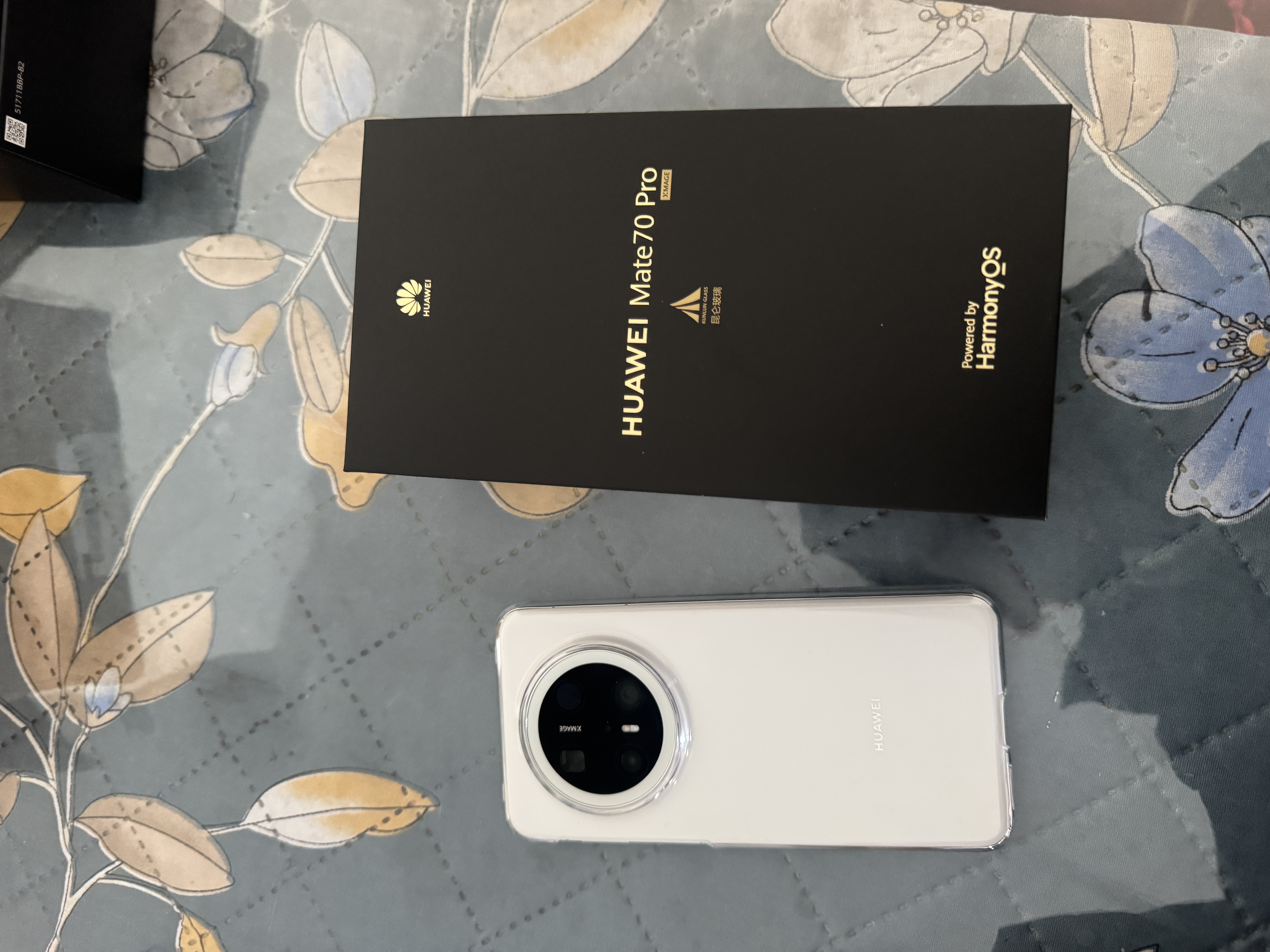 华为Mate 70 Pro手机【国家补贴500元 全新国行正品】优享版 雪域白 12GB+256GB【标准版】 官方标配 实拍图