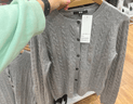优衣库女装纽花圆领针织开衫/毛衣外套空调衫通勤488123 488123/03灰色 S 实拍图
