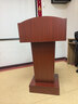 自然元素 演讲台发言台席台教师导购台酒店迎宾台接待台办公培训主持台 柚木色 实拍图