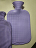 Fashy热水袋注水热敷大号暖手袋暖脚暖肚子防爆暖水袋学生宿舍暖被窝 6420经典格子款-马卡紫+外套 实拍图