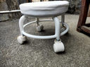【京喜甄选】椅子万向轮美缝凳子带轮旋转擦地矮凳美甲修脚凳滑轮 儿童凳-米白色款 实拍图