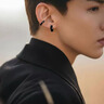 QMXD黑色无耳洞耳夹男士潮钛钢嘻哈高级女单只耳钉男无耳洞男生假耳钉 黑色+银色【各一个】 实拍图