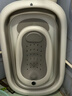 iuu婴儿洗澡盆 可折叠宝宝浴盆大号 洗澡神器躺托浴架新生儿童用品 【北欧灰】+可调节感温浴架 材质：FAD食品级材质检测认证 实拍图
