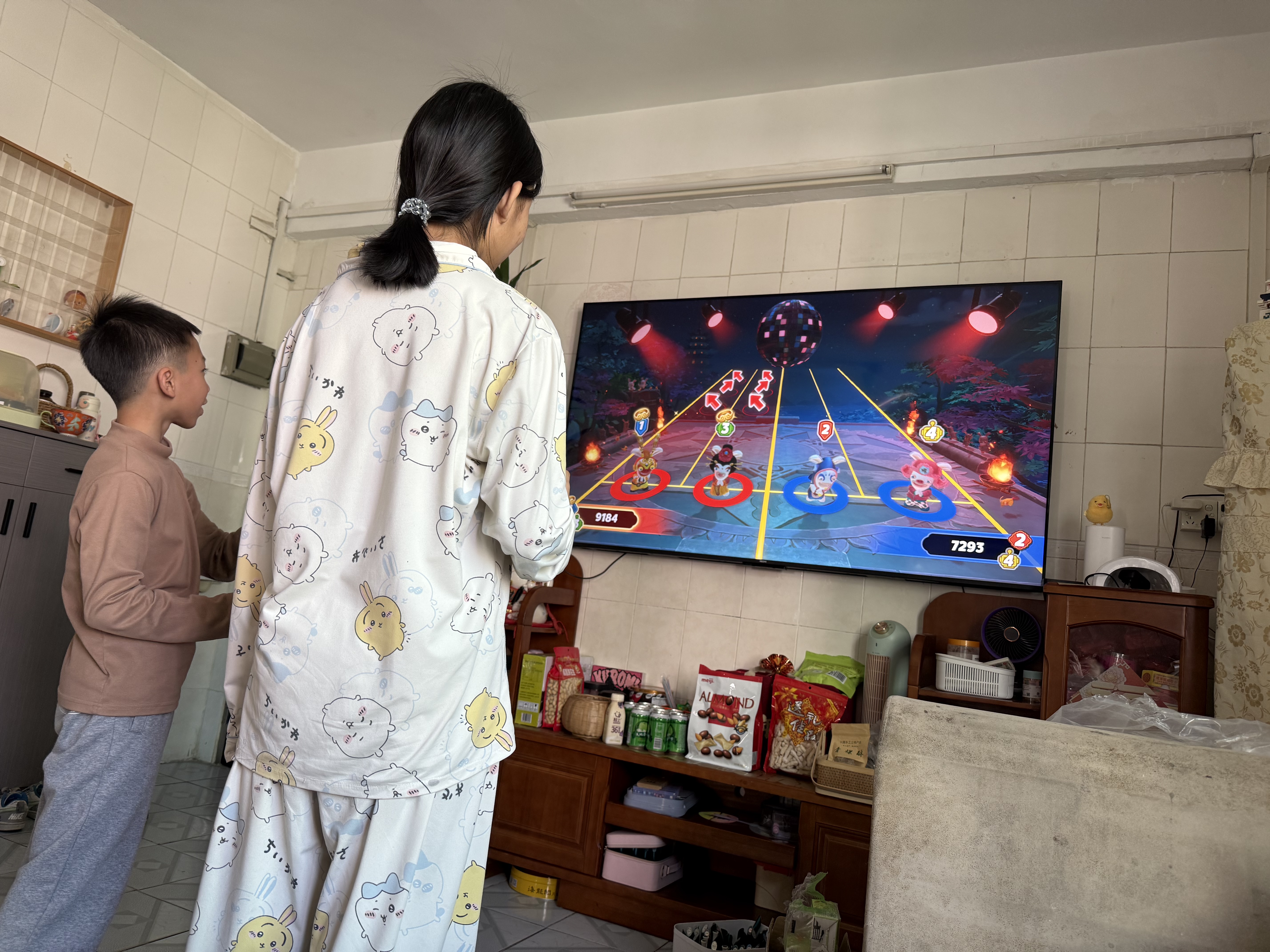 任天堂（Nintendo）【国内保税仓】Switch2/1代 OLED/续航加强日版/港版便携家用ns体感游戏机掌机 港版OLED红蓝+双人成行 实拍图