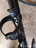 自行车水壶架PC塑料铝合金公路山地车水杯架山地车骑行装备配件 黑色+螺丝+扳手 实拍图