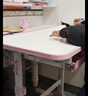 忆瞳儿童学习书桌椅套装多功能可升降中小学生桌椅子写字桌家用课桌 星梦家Max粉 -环保桌面＋追背椅 实拍图