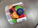 得力48粒/筒彩色白板磁钉 冰箱贴磁铁黑板吸铁石/磁铁φ30mm 白板配件 配合白板笔白板擦使用8725 实拍图