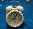 得力（deli）迷你复古机械闹钟低噪夜光卧室床头闹钟儿童 学生启蒙闹钟 黑色9024开学开学季新年礼物 实拍图