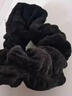 新款奶油泡芙大肠发圈女简约复古褶皱头花头绳丸子头皮筋气质发饰 黑色奶油褶皱发圈 实拍图