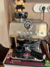 德龙（Delonghi）咖啡机 家用半自动咖啡机 冷萃银骑士现磨意式研磨一体机可视压力手动奶泡EC9255.M银色情人节礼物 实拍图