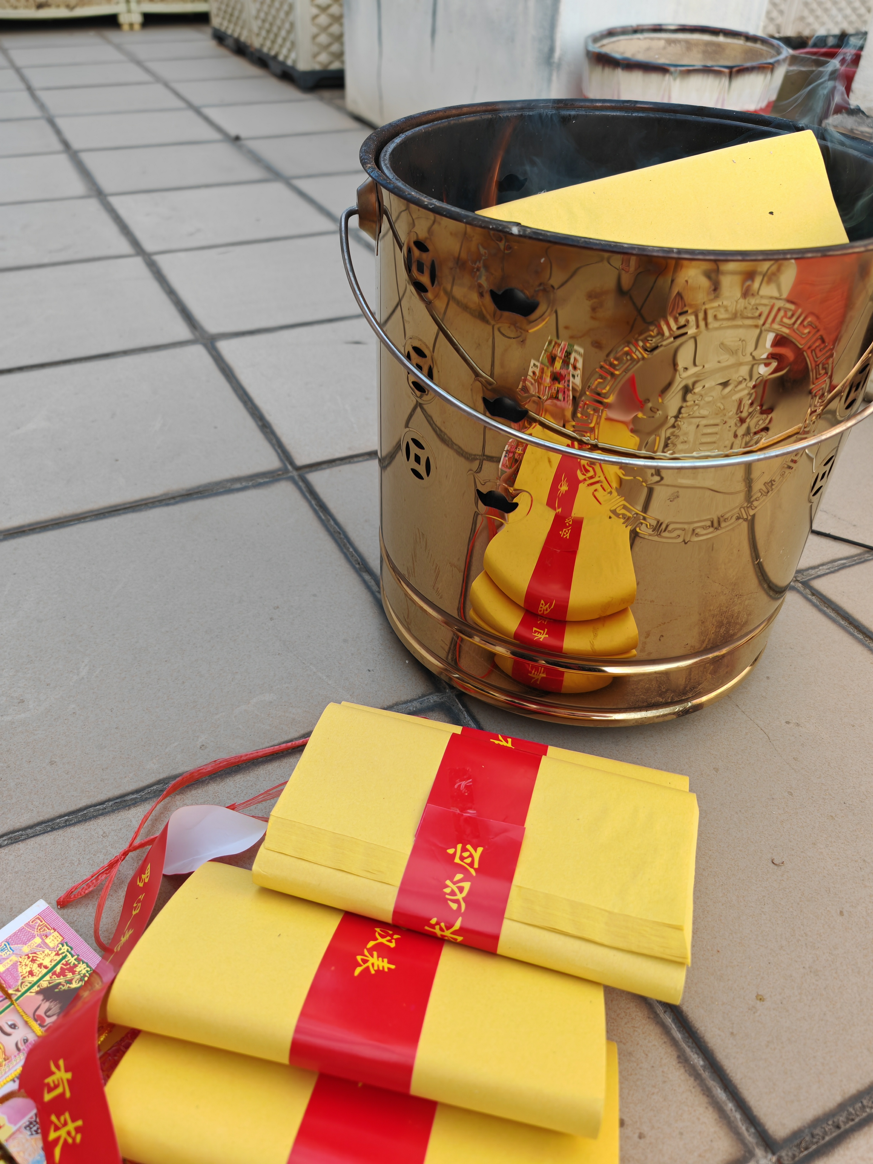 黄金万两金元宝大捆祭祀黄纸烧的黄纸路路通黄裱纸打孔纸烧五七周年用品冥用纸币清明中元十月一送寒衣节用品 【黄裱纸10捆1000张】尺寸20*30 实拍图