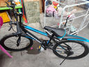 百士盾儿童自行车山地单车6-16岁以上学生减震双碟刹越野中小男女孩赛车 旗舰版单速【辐条轮】黑蓝色 22寸丨适身高135-155丨 实拍图