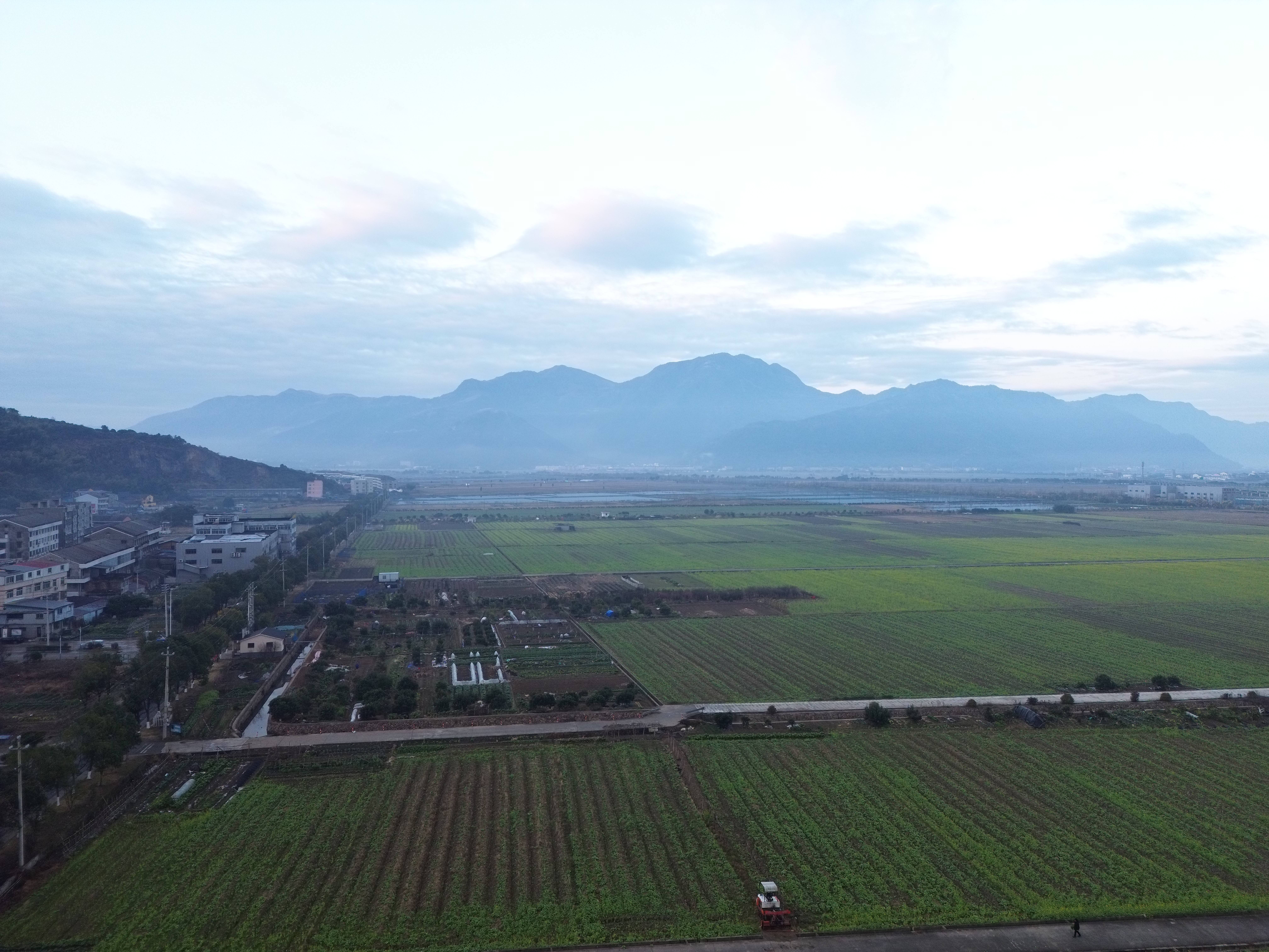 大疆（DJI）Mini 3 入门优选航拍无人机 迷你续航飞行器 适配高清带屏遥控器 智能高清拍摄 Mini 3 标准双电+128G卡礼包 一年版随心换（328元） 实拍图