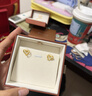 周生生新年永系列 小桃心黄金耳钉 足金心形线条百搭耳饰 68738E定价 实拍图