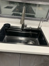 奈田（NTNO）厨房水槽大单槽洗菜盆一体盆304不锈钢加厚5.0压纹耐磨集渣洗碗槽 枪黑集渣大单槽+三挡抽拉龙头 75*46cm【台控下水-加厚5.0】 实拍图