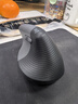 罗技（Logitech）Lift人体工学鼠标 垂直鼠标 小手鼠标 无线蓝牙鼠标 3台设备秒切换 带Logi Bolt接收器 黑色 实拍图
