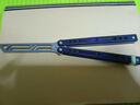 小刀yy钢鹦鹉螺 夜光款蝴蝶刀【桔梗balisong】不锈钢内衬安全未开刃 黑紫白刃【夜光款】 实拍图