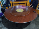 依恋达折叠式餐桌家用餐桌带转盘桌子中式饭桌酒店商用圆桌子可折叠餐桌 黑胡桃【玻璃转盘+桌面+桌腿】 1.4m 可坐10-11人 实拍图