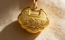 六福珠宝新年礼物 黄金吊坠长命百岁锁足金周岁礼不含项链 计价 约1.90克 实拍图