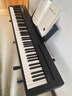雅马哈P48B电钢琴考级教学入门成人学生88键智能重锤P45升级便携钢琴 P48B+X架+原装单踏+全套配件 实拍图