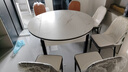 奥利克丝 亮光岩板餐桌椅组合 现代简约实木餐桌可伸缩折叠圆桌吃饭桌子 哑光雪山白-黑白框架轻奢皮椅款 1.35米 一桌六椅【12MM加厚岩板】 实拍图