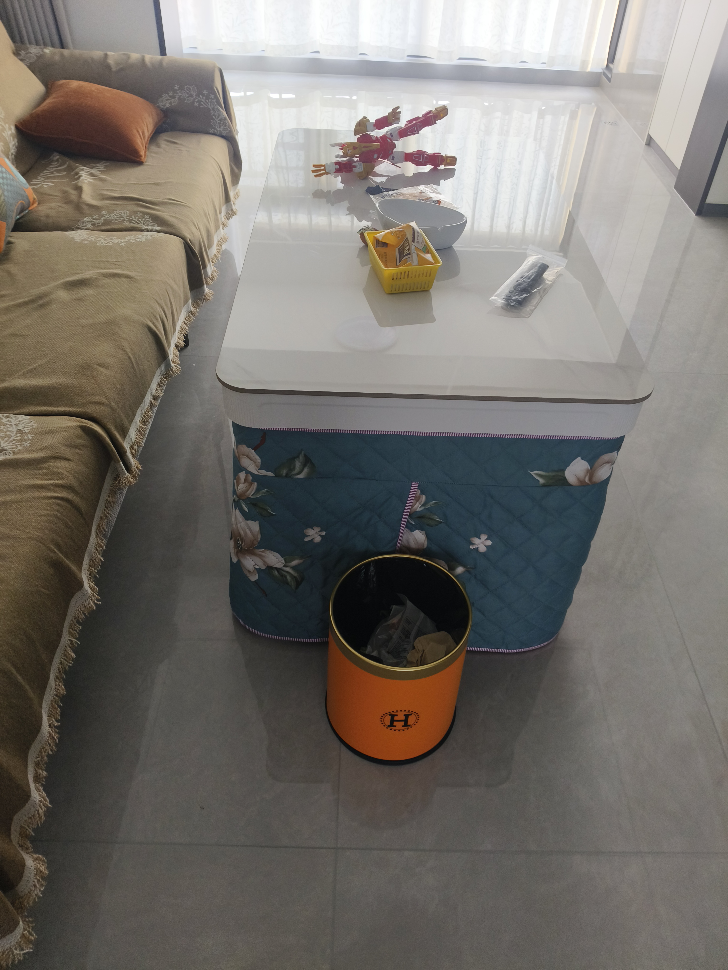 奥克斯（AUX）2025新款电暖桌取暖桌家用长方形烤火桌餐桌一体升降茶几客厅上下发热电暖炉茶几室内可移动茶几 时尚/雅白1.2米隐形炉 语音双升降+拉链桌套 实拍图