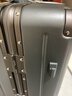 京东京造无界铝框26英寸行李箱男女 拉杆箱密码箱大容量皮箱学生 石墨灰 实拍图